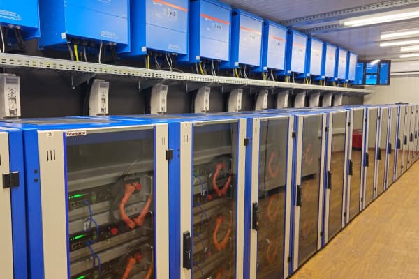 1761802650359029.jpg Pytes V5 batteries